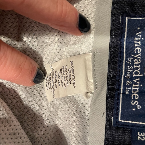 Vineyard Vines, gray shorts- M - Picture 4 of 6